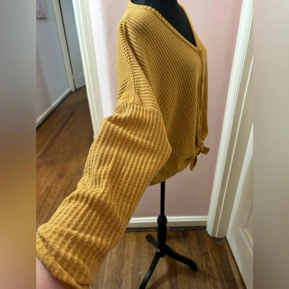 Live in the Moment Mustard Waffle Knit Blouse Sz Large Womens Knot Front - Picture 6 of 9